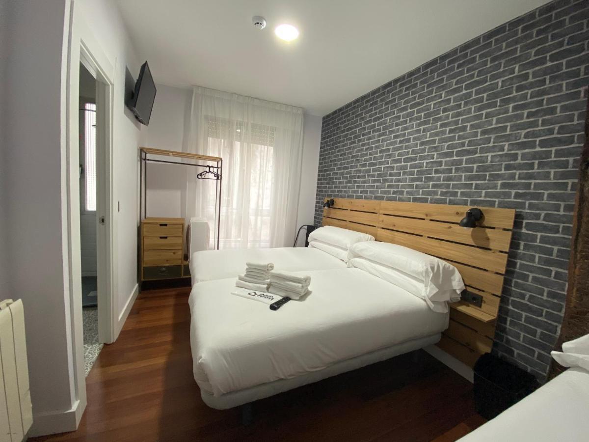Casual Mardones 호텔 빌바오 외부 사진 A room at the hotel