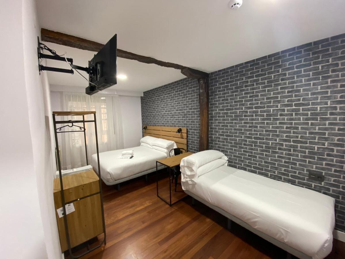 Casual Mardones 호텔 빌바오 외부 사진 A room at the hotel