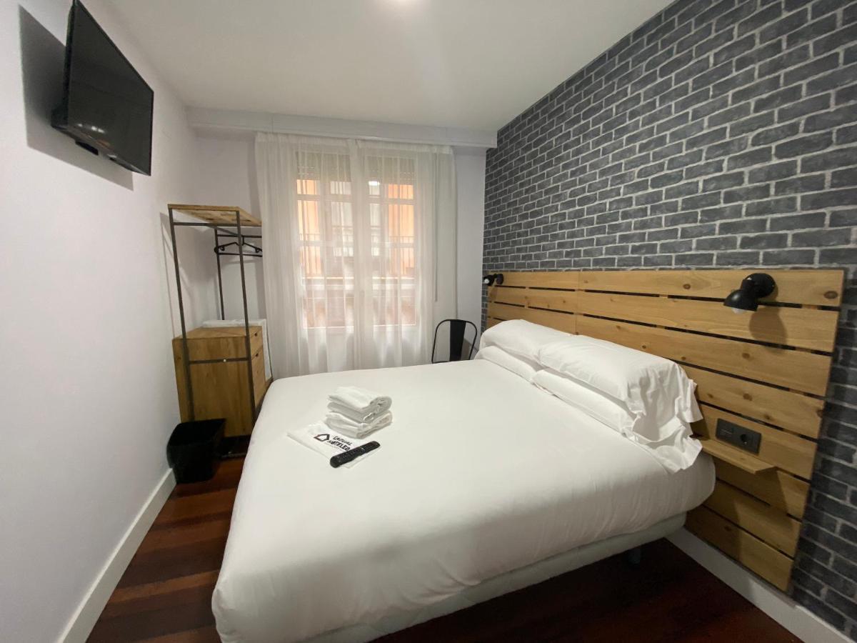 Casual Mardones 호텔 빌바오 외부 사진 A room at the hotel
