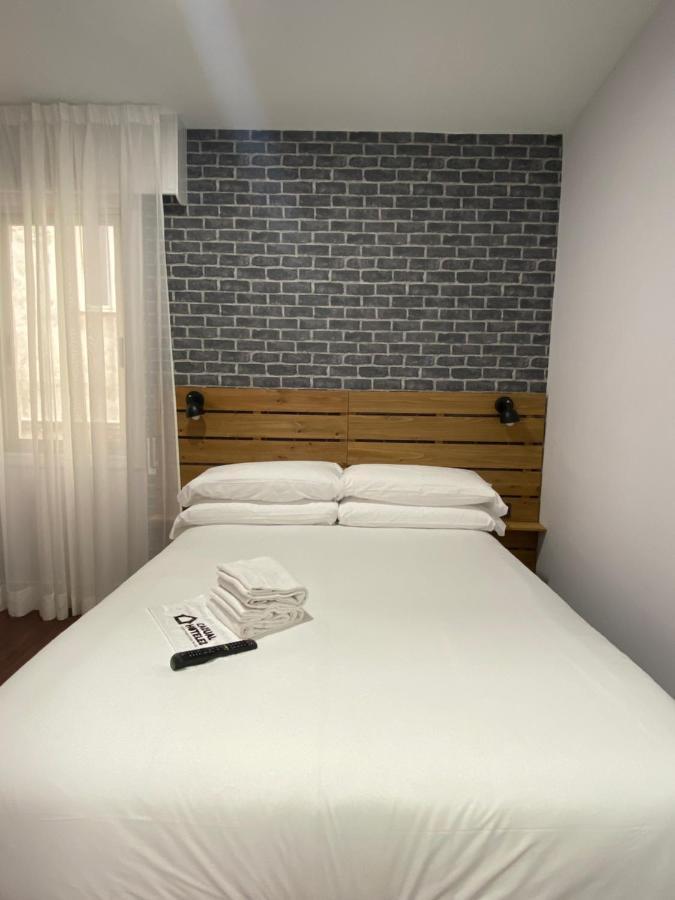 Casual Mardones 호텔 빌바오 외부 사진 A room at the hotel
