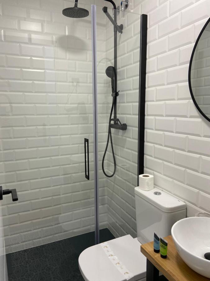 Casual Mardones 호텔 빌바오 외부 사진 A shower enclosure