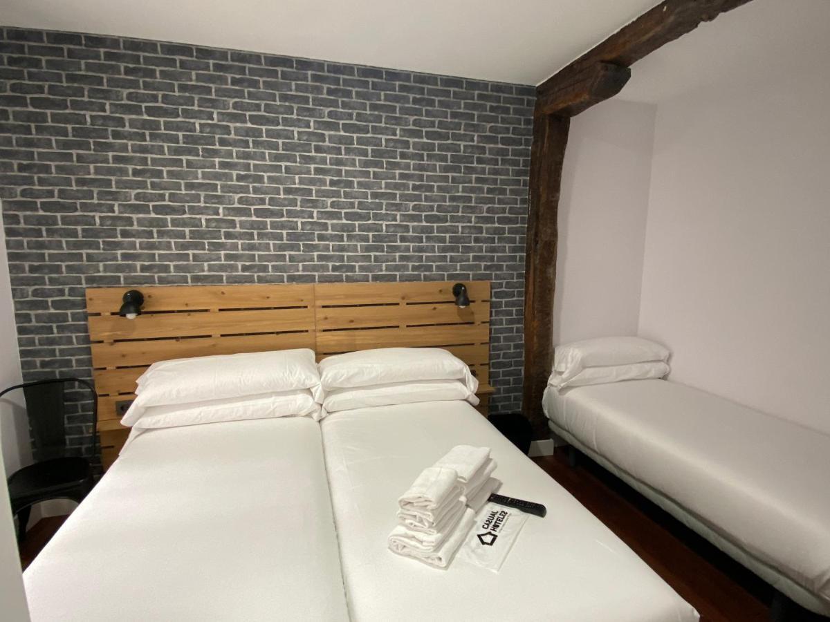 Casual Mardones 호텔 빌바오 외부 사진 A room at the hotel