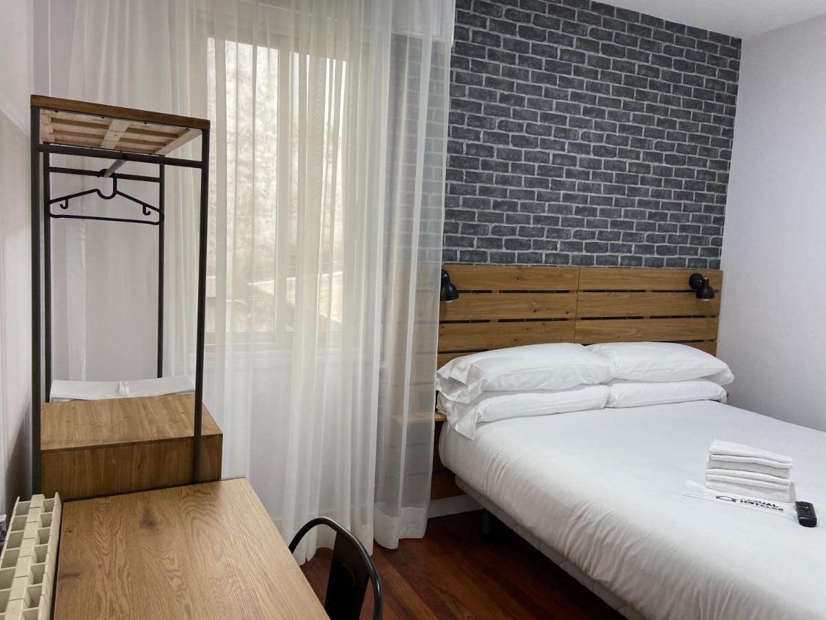 Casual Mardones 호텔 빌바오 외부 사진 A room at the hotel