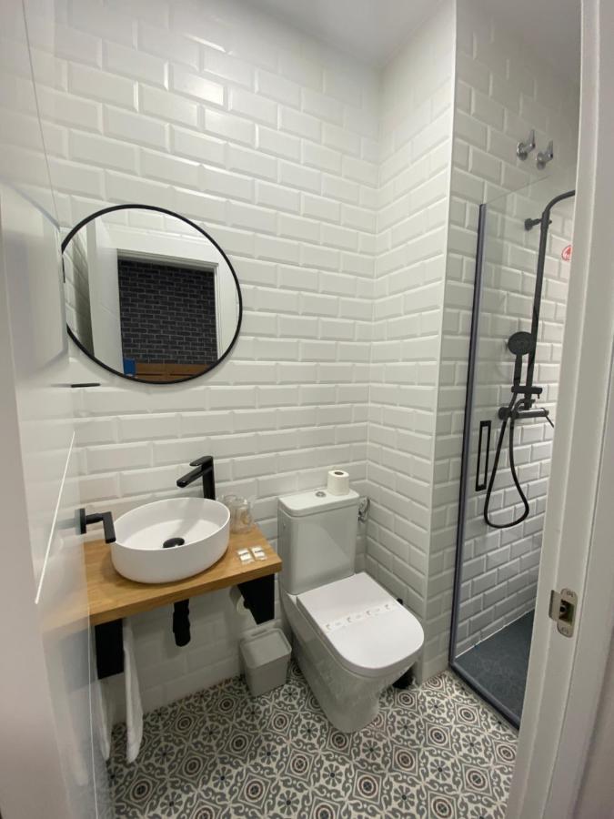 Casual Mardones 호텔 빌바오 외부 사진 Bathroom with shower enclosure