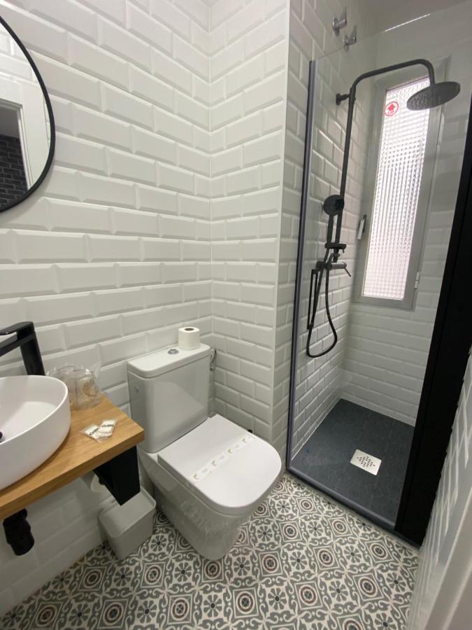 Casual Mardones 호텔 빌바오 외부 사진 Bathroom with shower