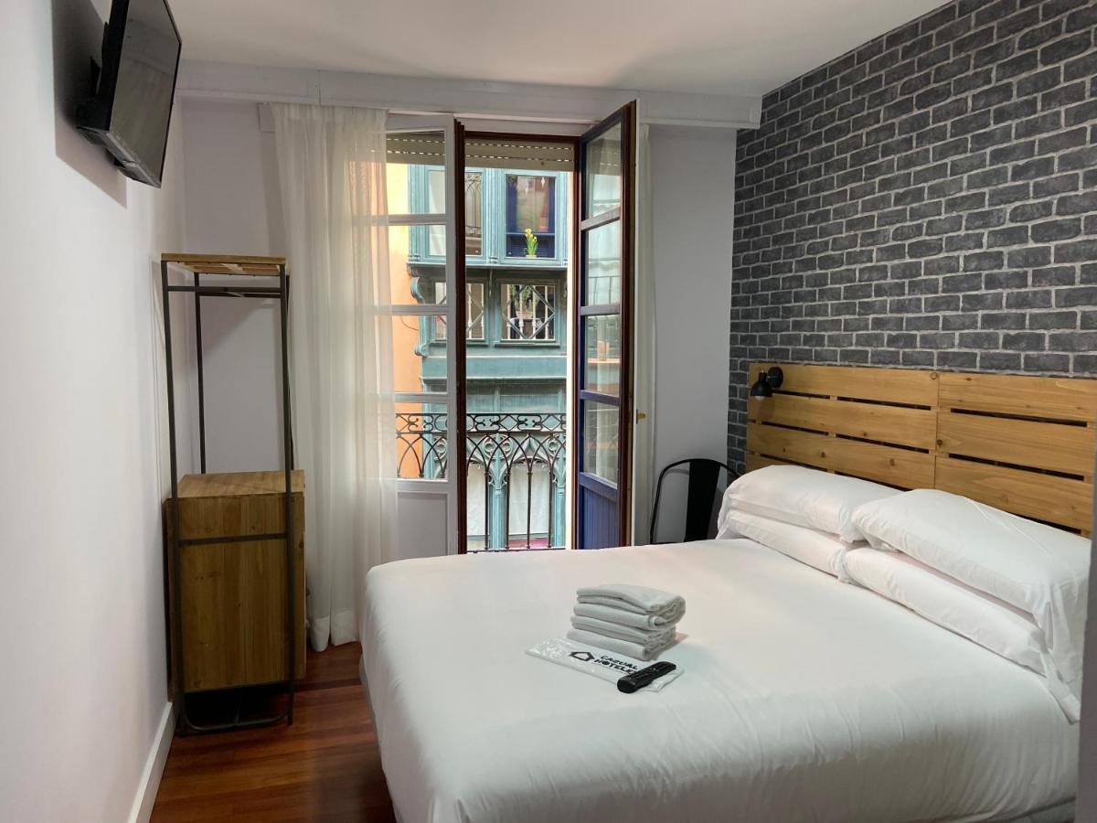 Casual Mardones 호텔 빌바오 외부 사진 A room at the hotel