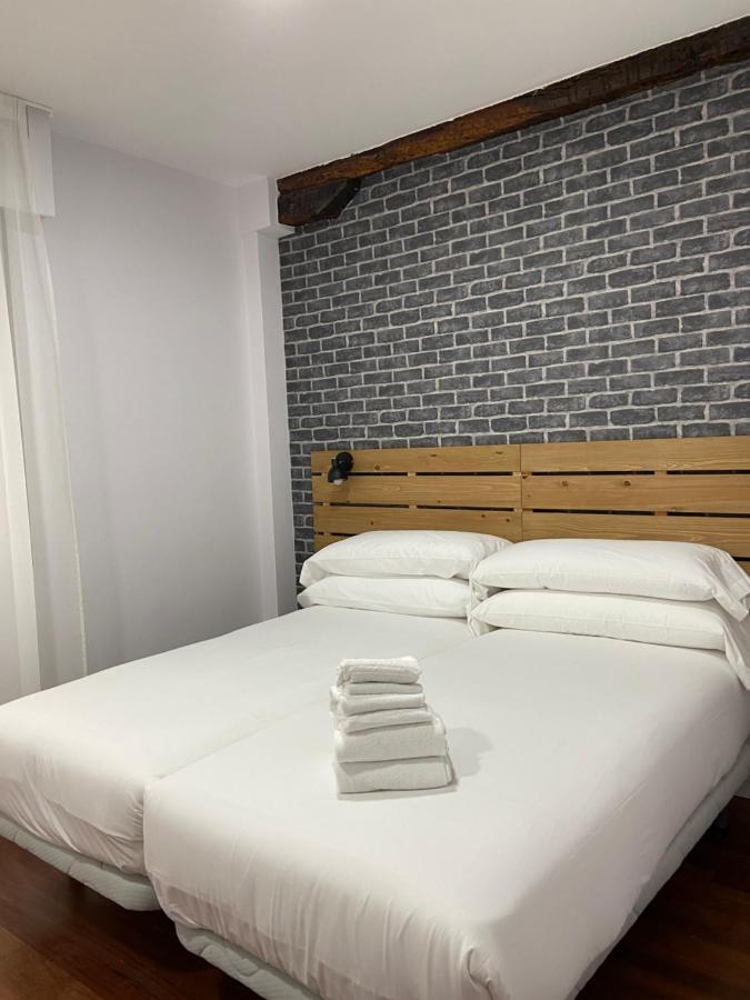 Casual Mardones 호텔 빌바오 외부 사진 A bedroom at the hotel