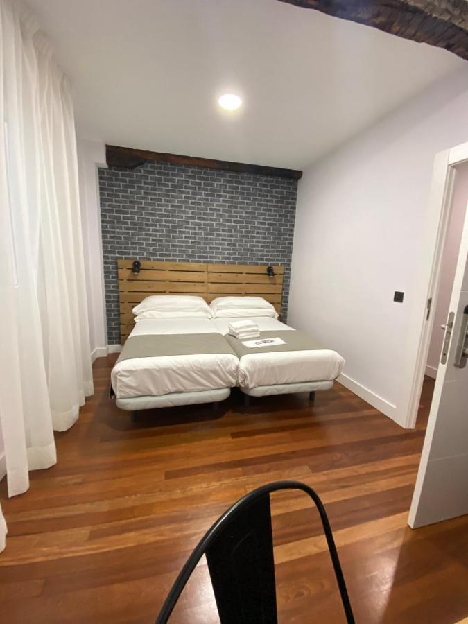 Casual Mardones 호텔 빌바오 외부 사진 A room at the hotel