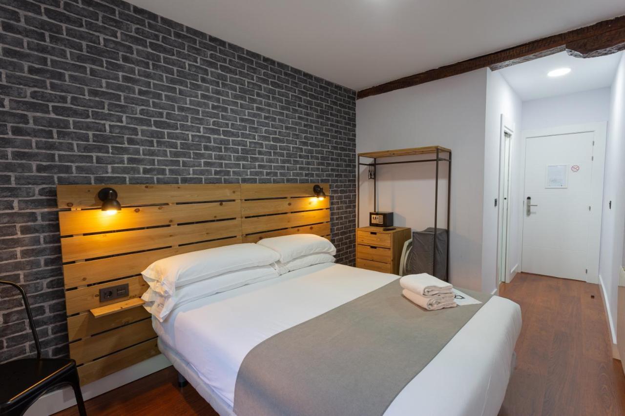 Casual Mardones 호텔 빌바오 외부 사진 A room at the hotel