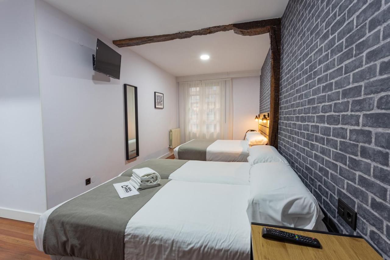 Casual Mardones 호텔 빌바오 외부 사진 A room at the hotel