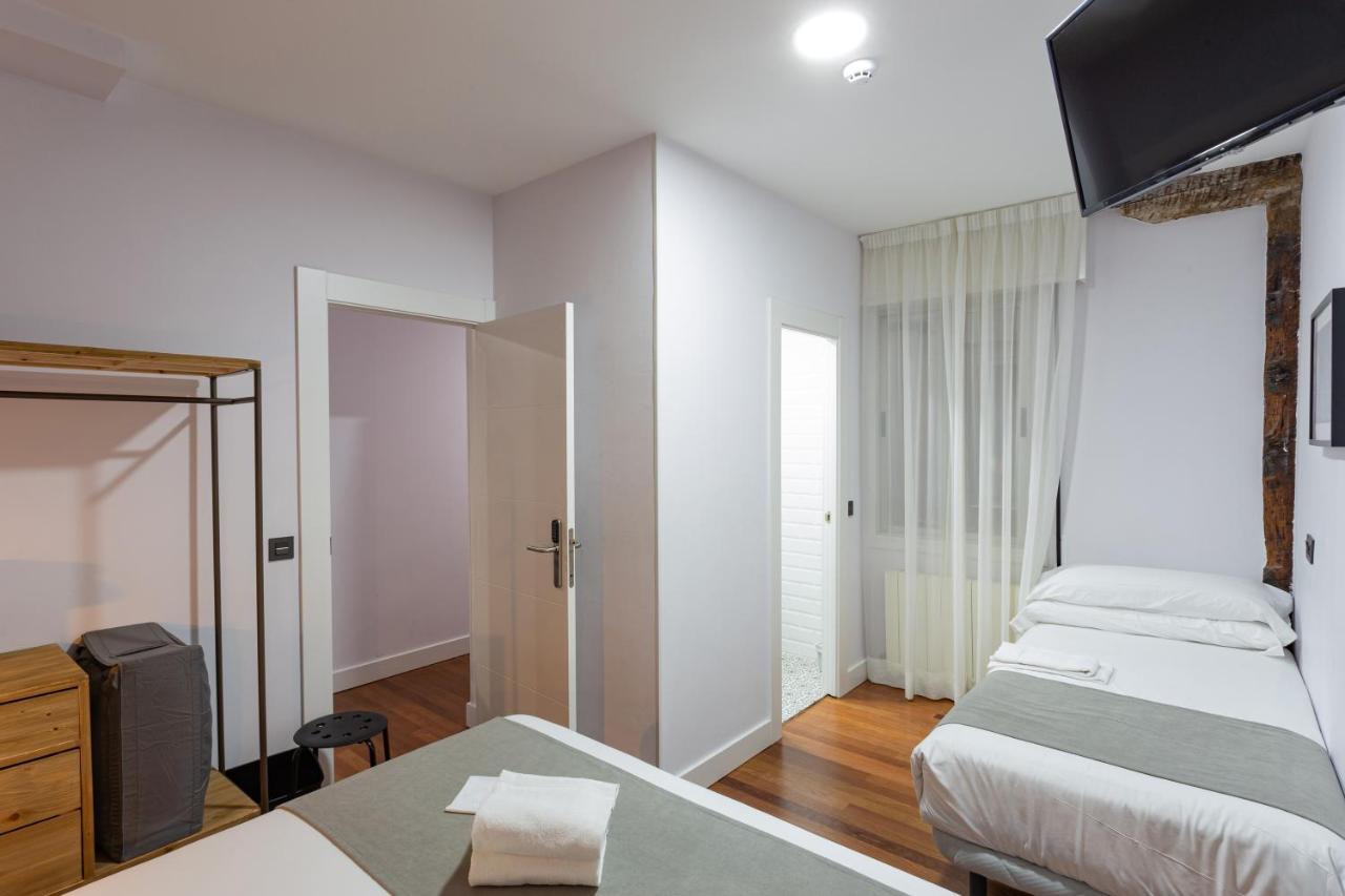 Casual Mardones 호텔 빌바오 외부 사진 A room at the hotel